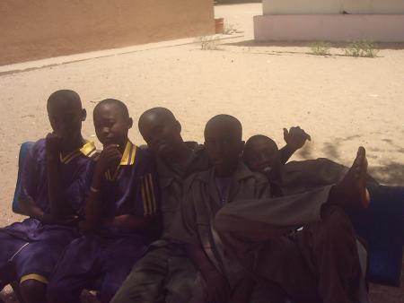 quelques copains au school